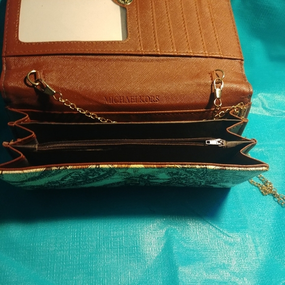 MICHAEL KORS wristlet clutch - Picture 3 of 4